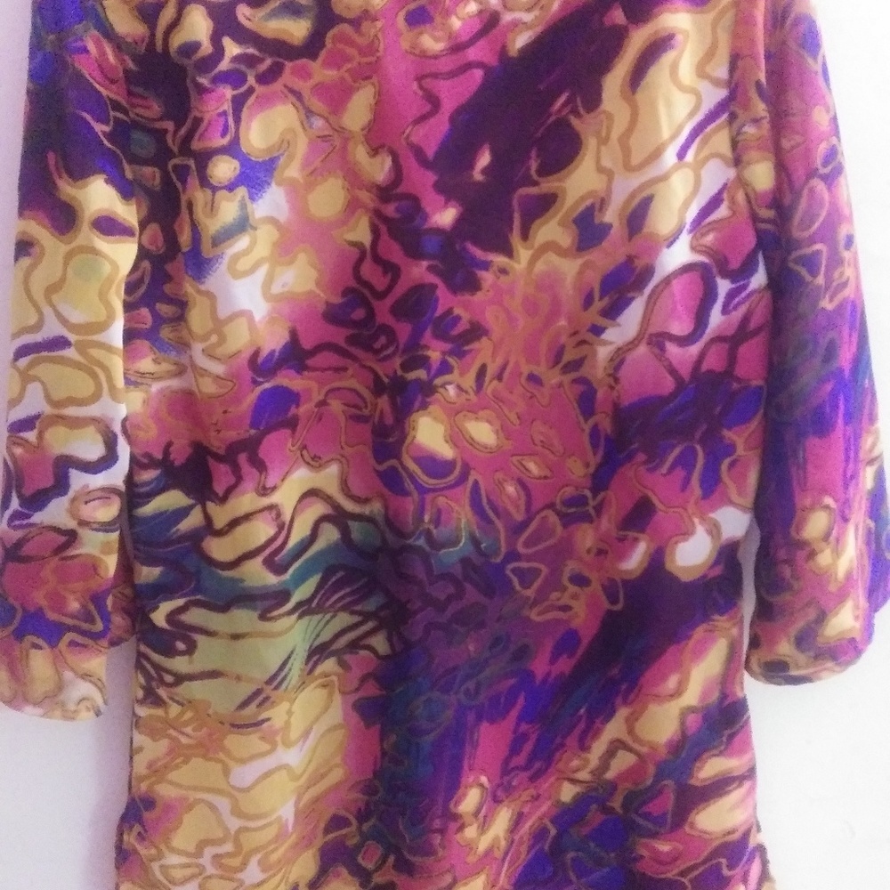 Summer V neck top. - Picture 2 of 3